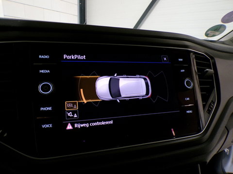 Volkswagen T-Roc 1.0 TSI Style "Origineel NL!" Schuifdak Full-LED Virtual Trekhaak Black-Edition Parkeersensoren Apple-Carplay DAB