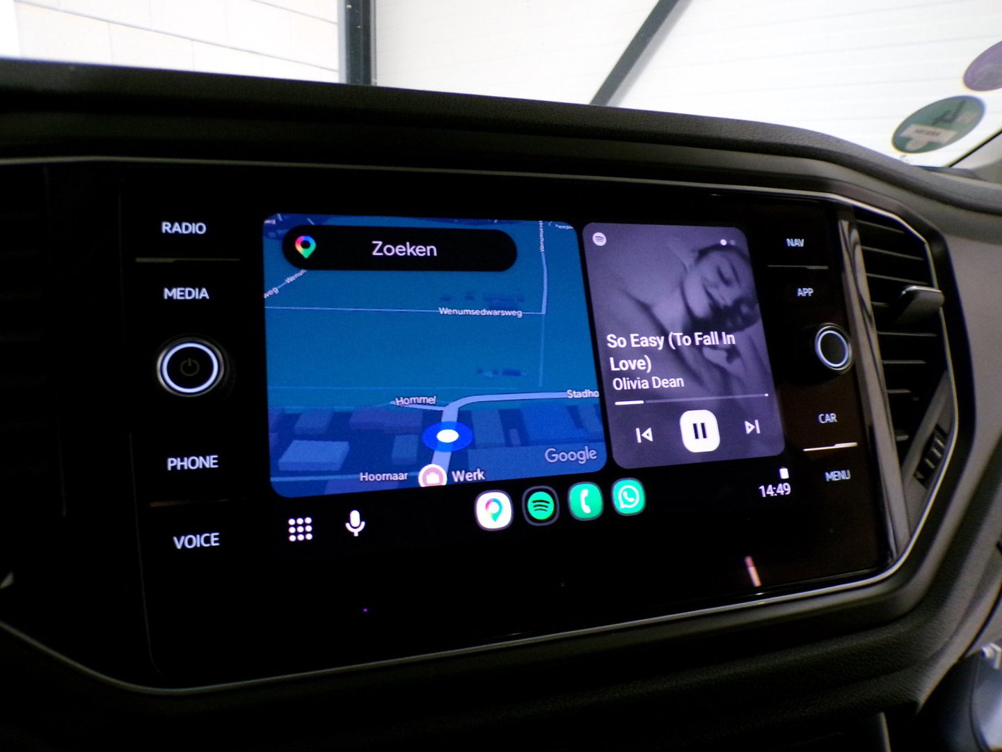 Volkswagen T-Roc 1.0 TSI Style "Origineel NL!" Schuifdak Full-LED Virtual Trekhaak Black-Edition Parkeersensoren Apple-Carplay DAB