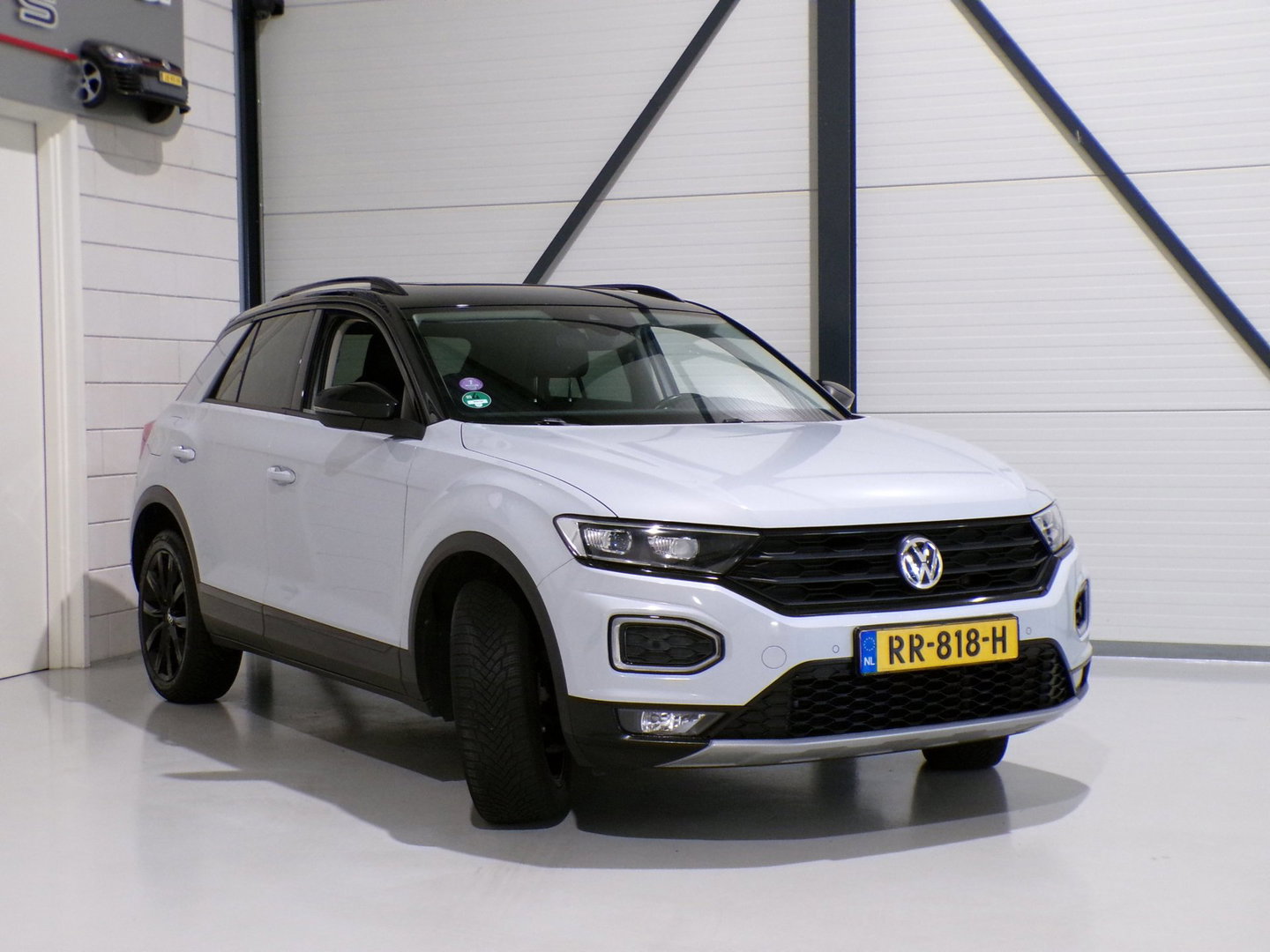 Volkswagen T-Roc 1.0 TSI Style "Origineel NL!" Schuifdak Full-LED Virtual Trekhaak Black-Edition Parkeersensoren Apple-Carplay DAB
