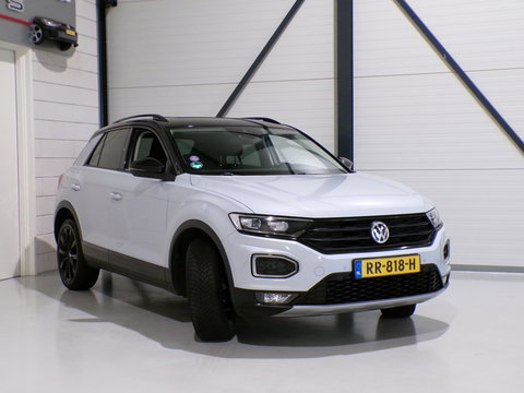 Volkswagen T-Roc 1.0 TSI Style "Origineel NL!" Schuifdak Full-LED Virtual Trekhaak Black-Edition Parkeersensoren Apple-Carplay DAB