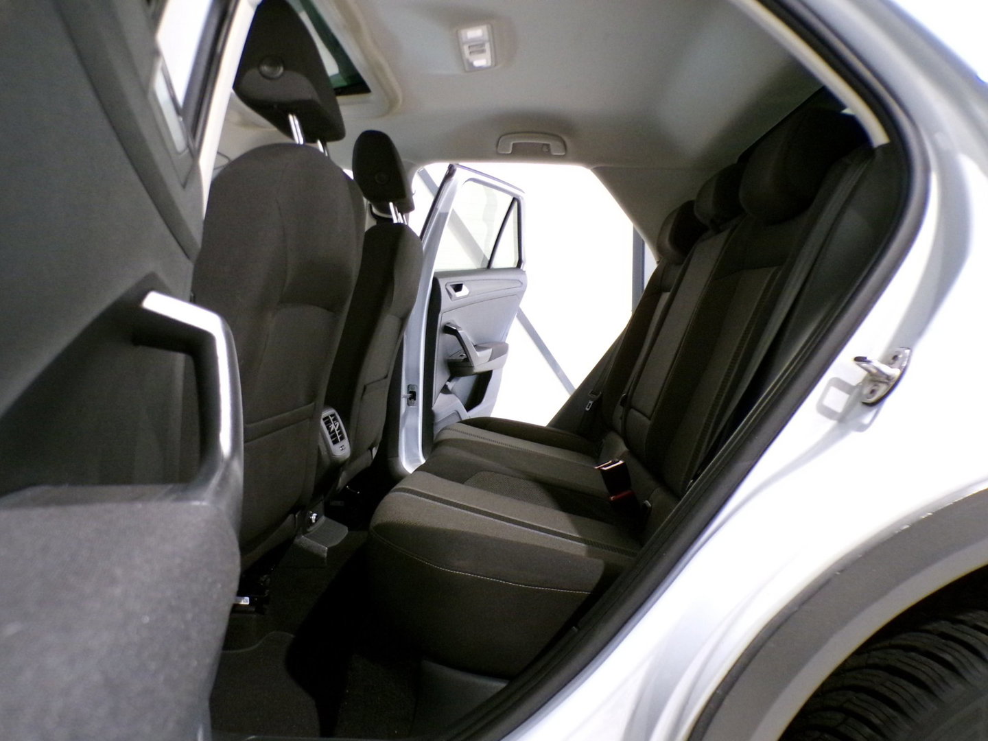 Volkswagen T-Roc 1.0 TSI Style "Origineel NL!" Schuifdak Full-LED Virtual Trekhaak Black-Edition Parkeersensoren Apple-Carplay DAB