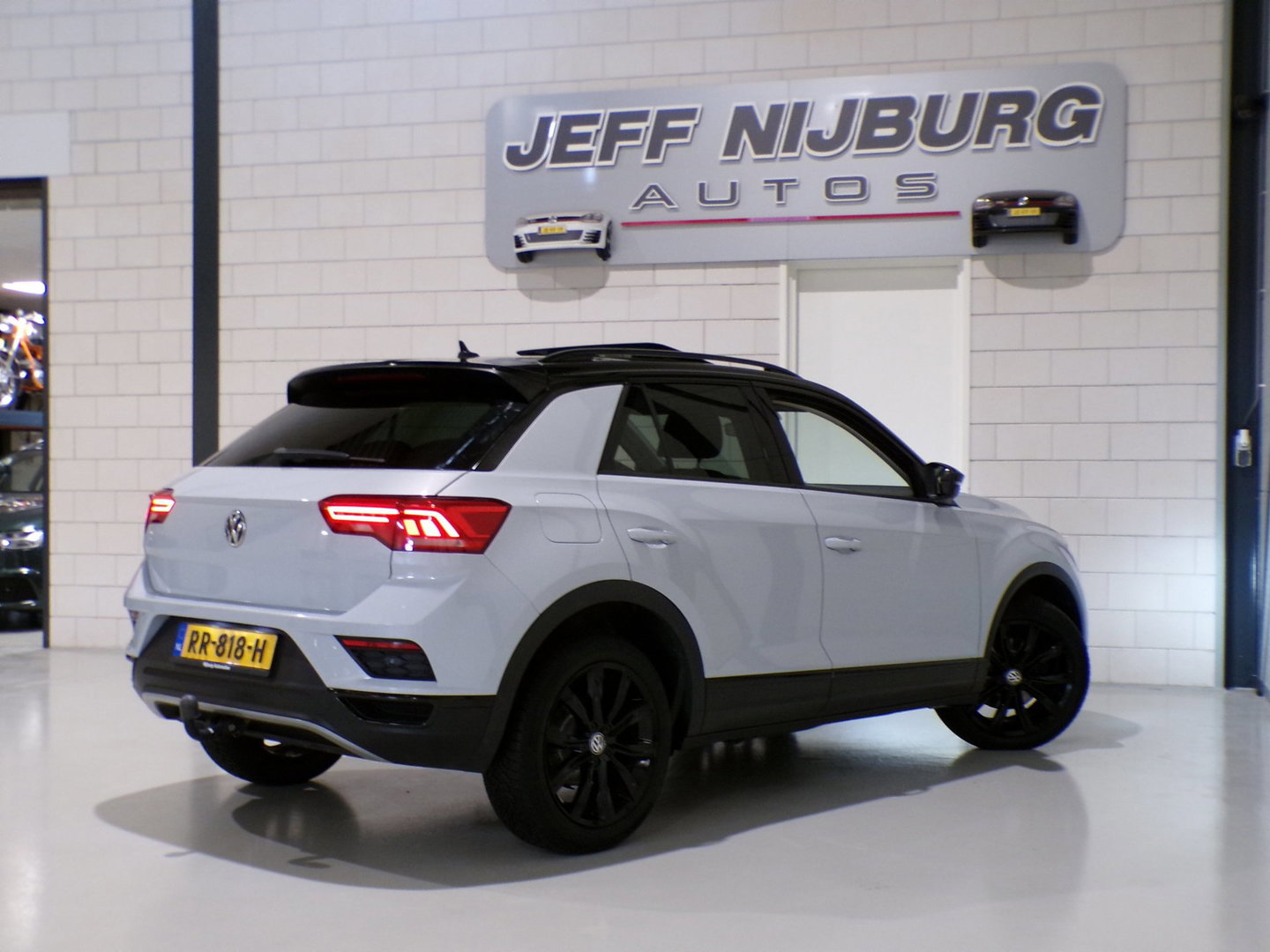 Volkswagen T-Roc 1.0 TSI Style "Origineel NL!" Schuifdak Full-LED Virtual Trekhaak Black-Edition Parkeersensoren Apple-Carplay DAB