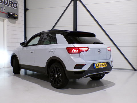 Volkswagen T-Roc 1.0 TSI Style "Origineel NL!" Schuifdak Full-LED Virtual Trekhaak Black-Edition Parkeersensoren Apple-Carplay DAB