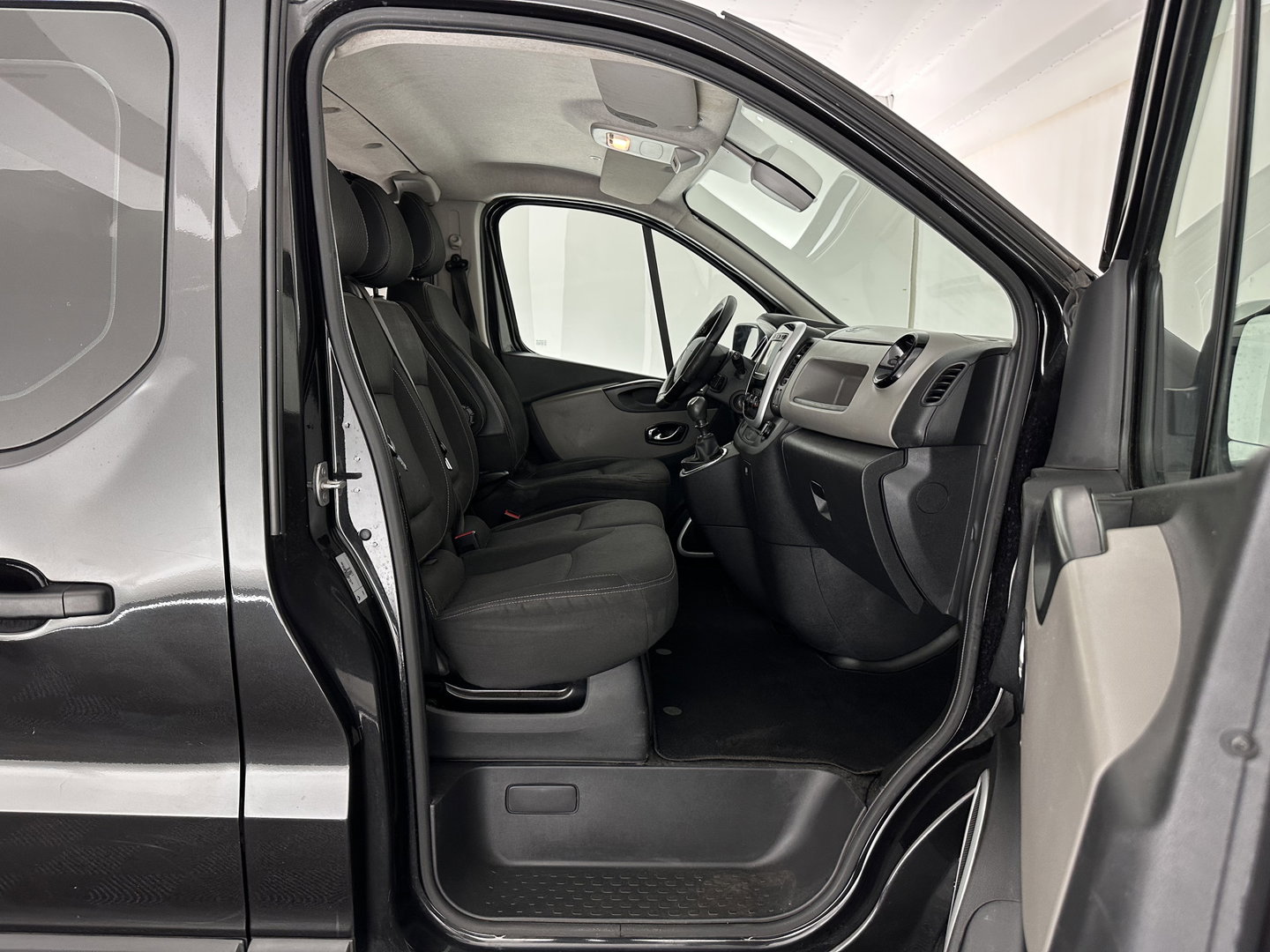Renault Trafic 1.6 dCi T29 L2H1 DC Comfort Energy *DUBBELCABINE | AIRCO | CRUISE | PDC | DUBBELE-SCHUIFDEUR | COMFORT-SEATS | PRIVACY-GLASS | 17''ALU | TOWBAR*