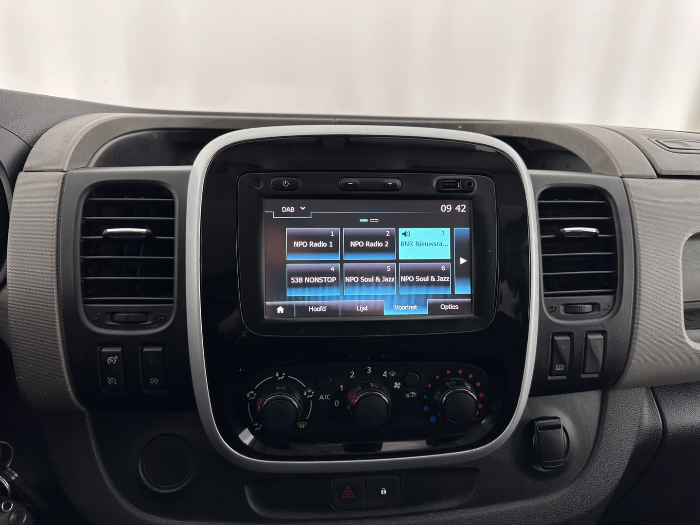 Renault Trafic 1.6 dCi T29 L2H1 DC Comfort Energy *DUBBELCABINE | AIRCO | CRUISE | PDC | DUBBELE-SCHUIFDEUR | COMFORT-SEATS | PRIVACY-GLASS | 17''ALU | TOWBAR*