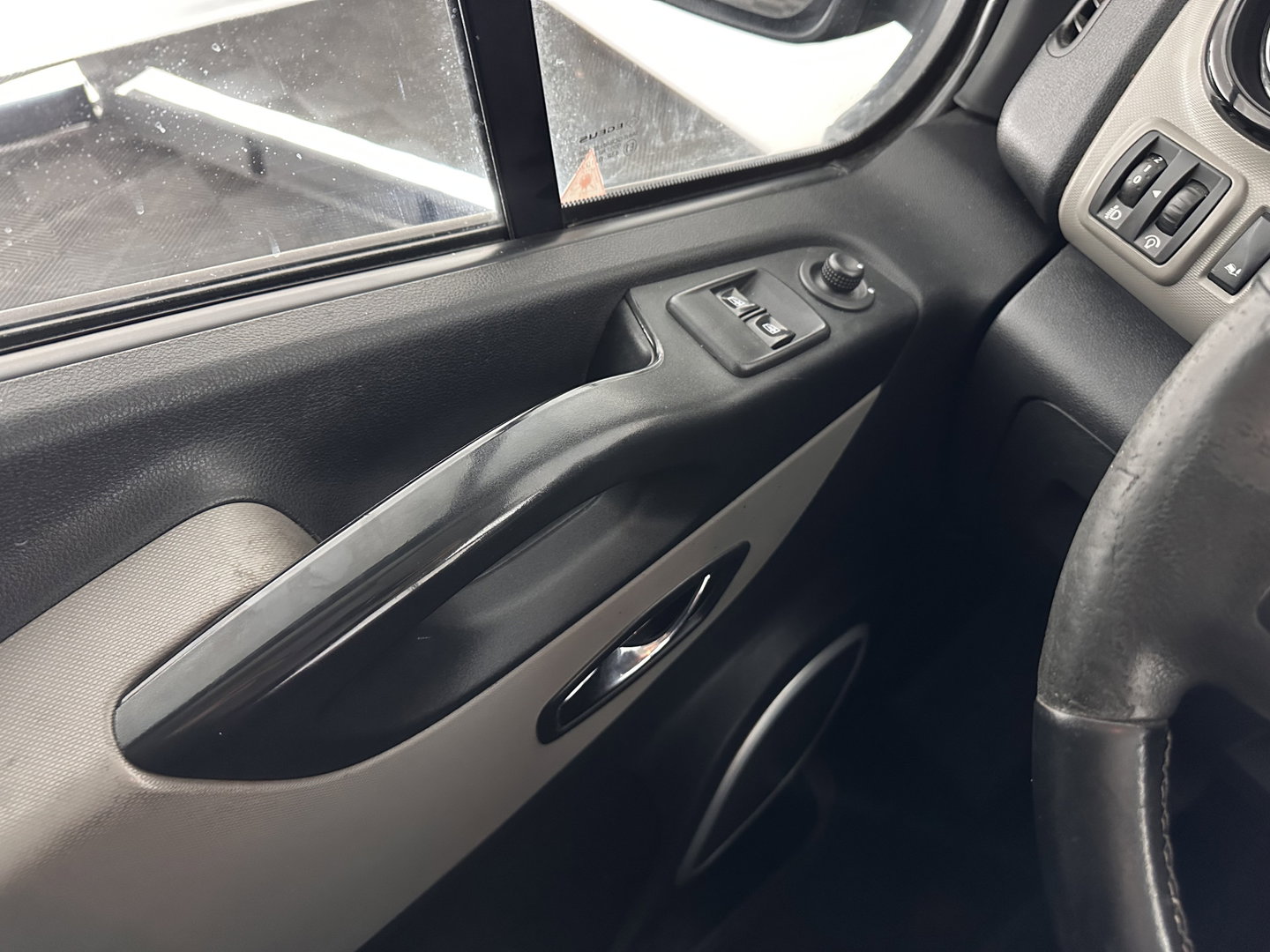 Renault Trafic 1.6 dCi T29 L2H1 DC Comfort Energy *DUBBELCABINE | AIRCO | CRUISE | PDC | DUBBELE-SCHUIFDEUR | COMFORT-SEATS | PRIVACY-GLASS | 17''ALU | TOWBAR*