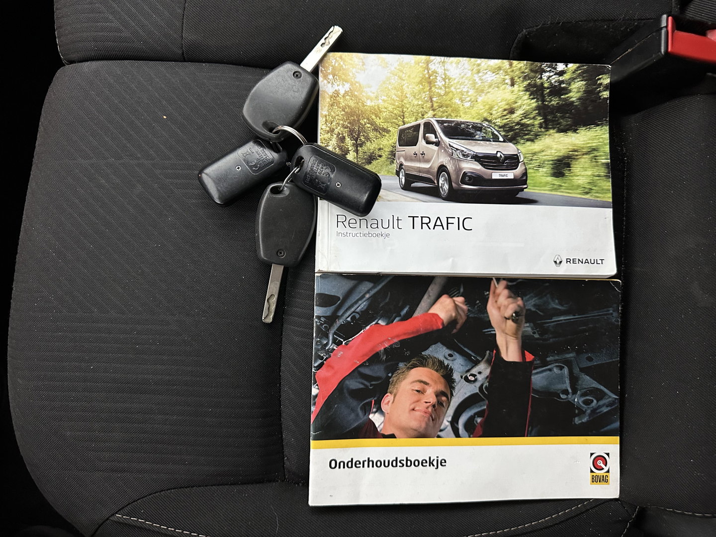 Renault Trafic 1.6 dCi T29 L2H1 DC Comfort Energy *DUBBELCABINE | AIRCO | CRUISE | PDC | DUBBELE-SCHUIFDEUR | COMFORT-SEATS | PRIVACY-GLASS | 17''ALU | TOWBAR*