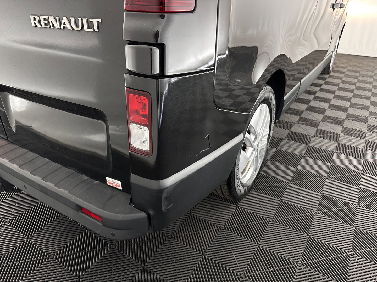 Renault Trafic 1.6 dCi T29 L2H1 DC Comfort Energy *DUBBELCABINE | AIRCO | CRUISE | PDC | DUBBELE-SCHUIFDEUR | COMFORT-SEATS | PRIVACY-GLASS | 17''ALU | TOWBAR*