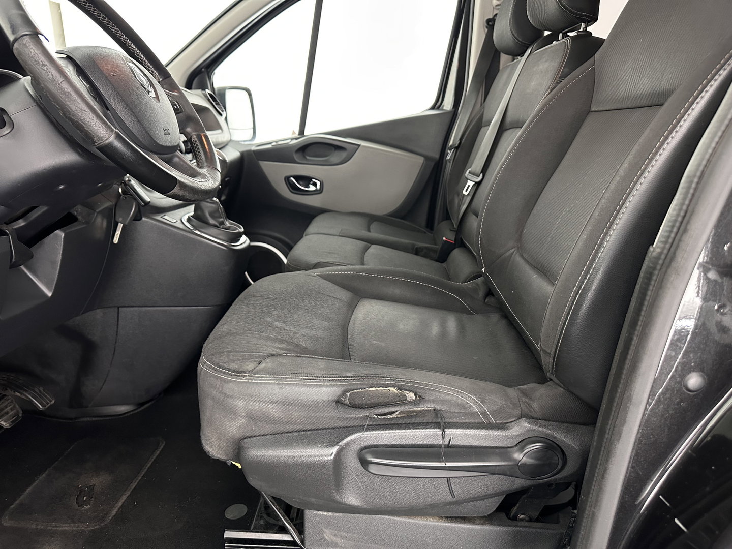 Renault Trafic 1.6 dCi T29 L2H1 DC Comfort Energy *DUBBELCABINE | AIRCO | CRUISE | PDC | DUBBELE-SCHUIFDEUR | COMFORT-SEATS | PRIVACY-GLASS | 17''ALU | TOWBAR*