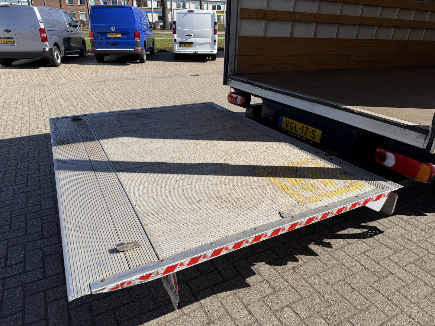 Renault Master T35 2.3 dCi 145pk L3 Energy EURO 6 / bakwagen met Dhollandia laadklep 1000 kg! / vaste prijs rijklaar € 27.850 ex btw / lease vanaf € 455 / 420 cm L x 214 cm B x 230 cm H