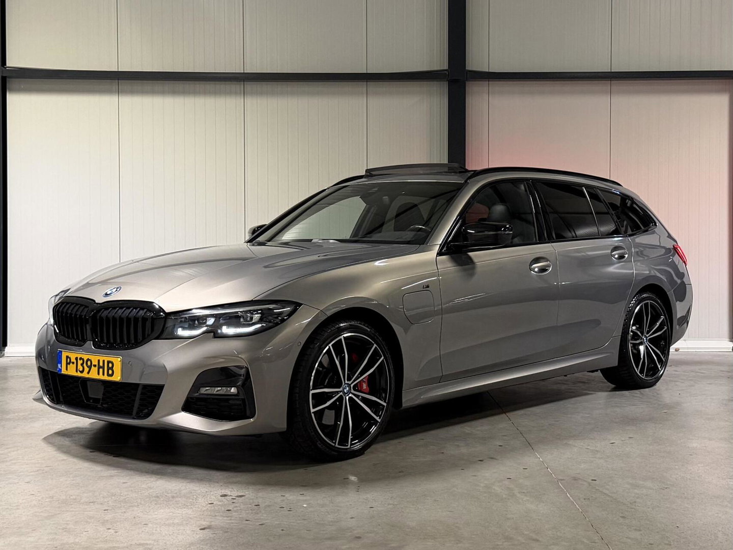 BMW 3 Serie Touring 330e High Executive M-sport Pano Memory