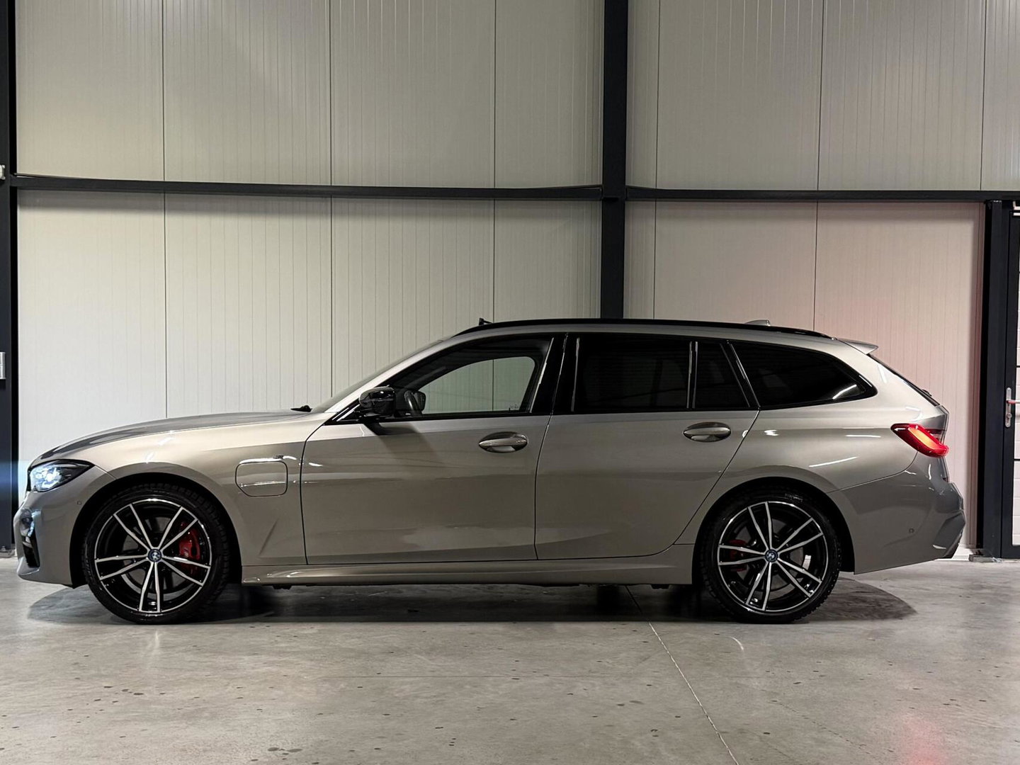 BMW 3 Serie Touring 330e High Executive M-sport Pano Memory