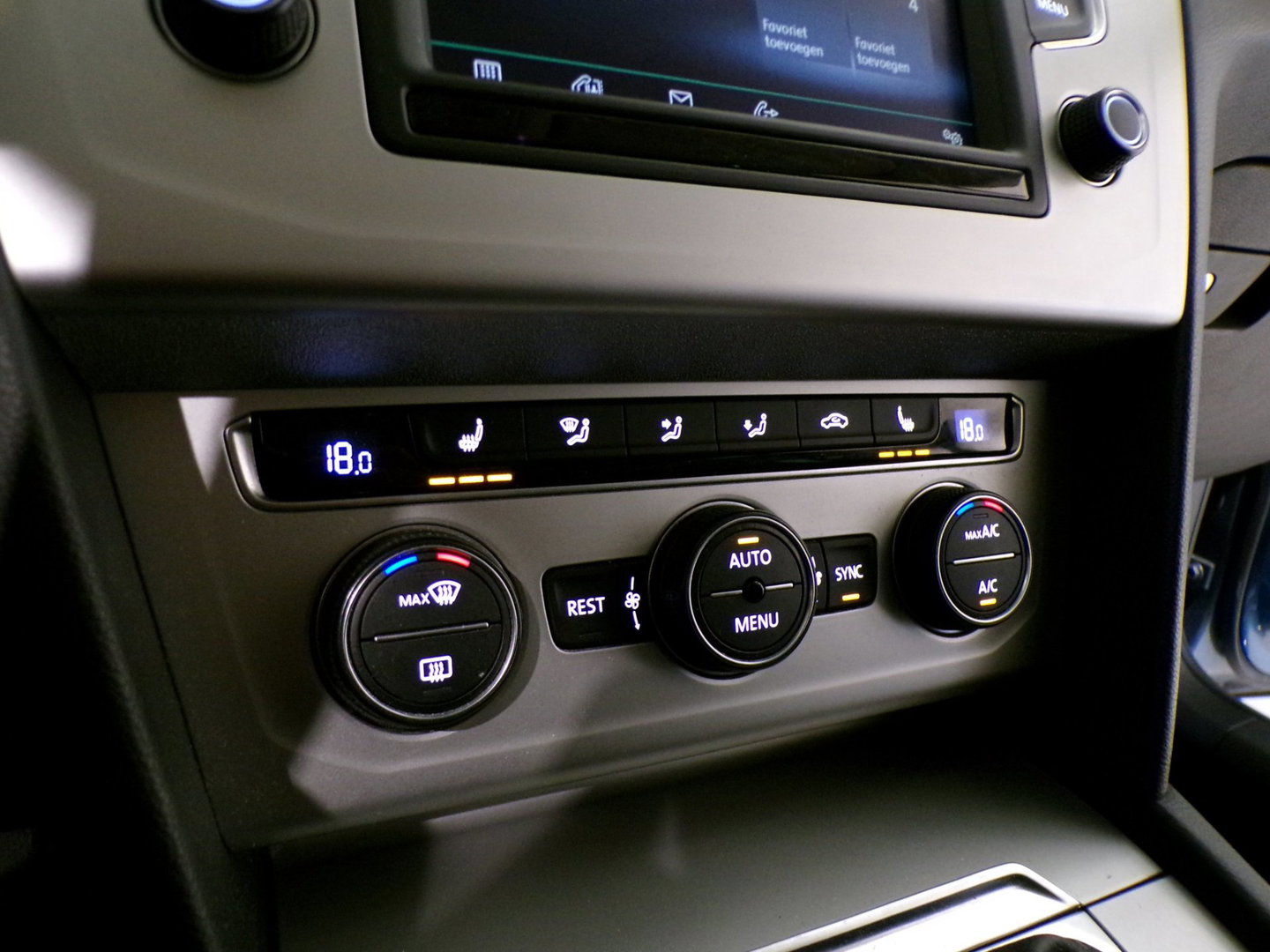 Volkswagen Passat Variant 1.4 TSI ACT Highline 150PK Stoelverwarming Keyless Parkeersensoren Comfort-stoel Navigatie Garantie