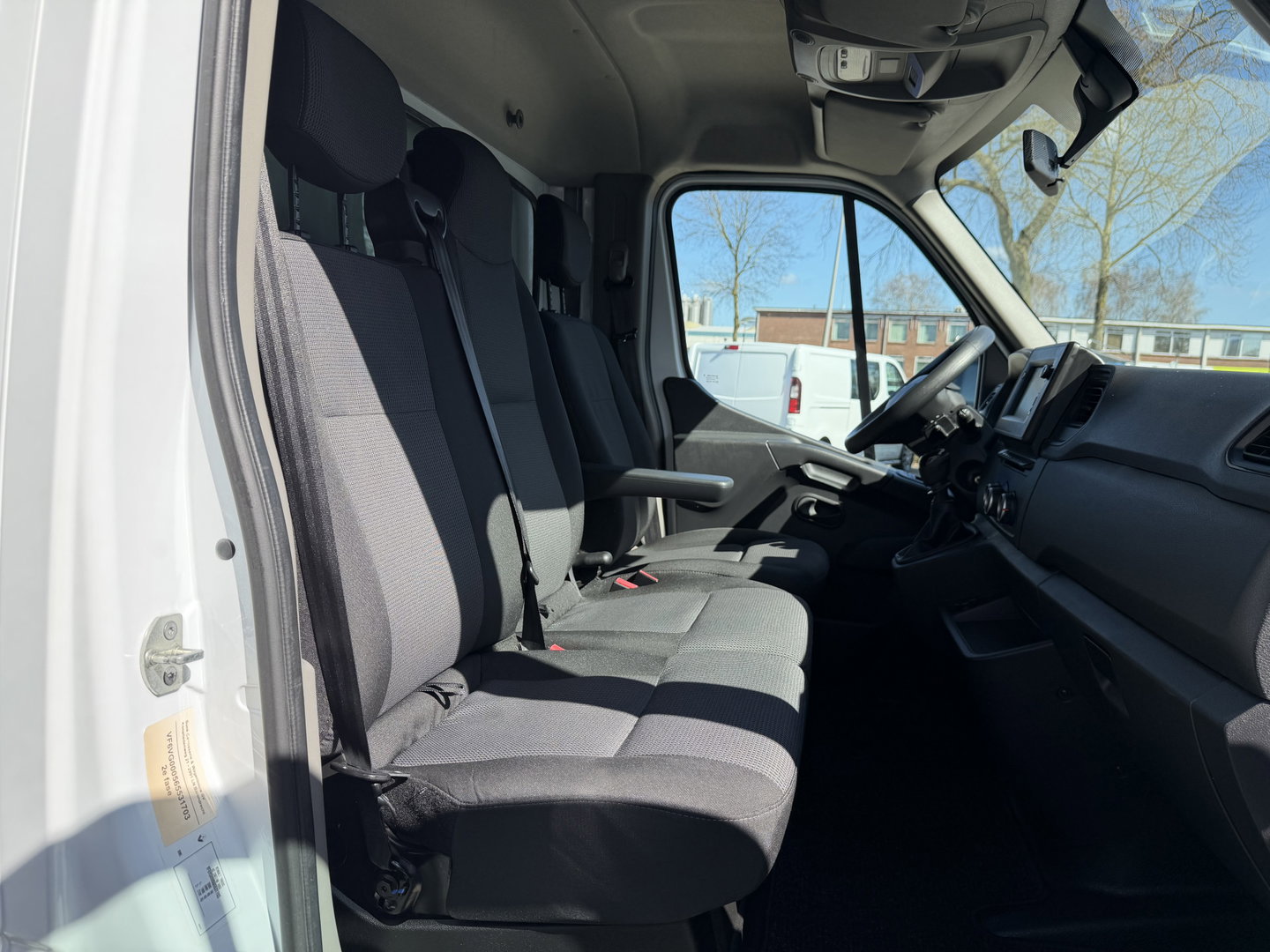 Renault Master T35 2.3 dCi 145pk L3 Energy EURO 6 / bakwagen met Dhollandia laadklep 1000 kg! / vaste prijs rijklaar € 27.850 ex btw / lease vanaf € 455 / 420 cm L x 214 cm B x 230 cm H