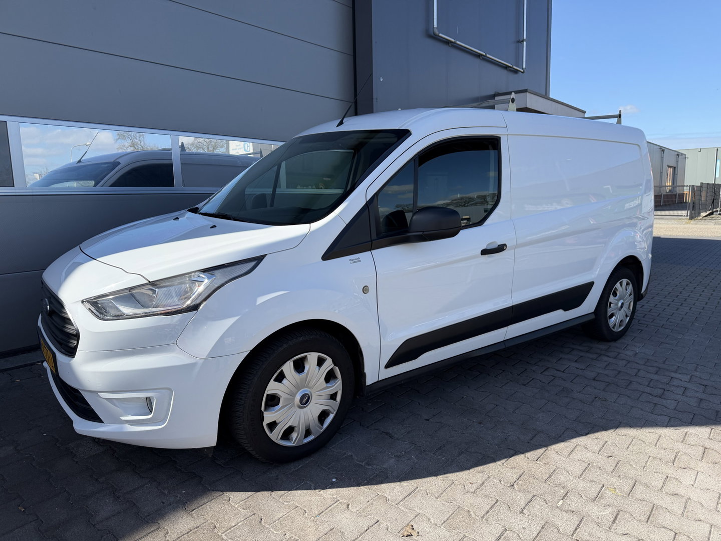 Ford Transit Connect 1.5 EcoBlue 100pk L2 Trend HP / vaste prijs rijklaar € 12.950 ex btw / lease vanaf € 218 / euro 6 / bpm vrij / airco / cruise / trekhaak / ingerichte laadruimte