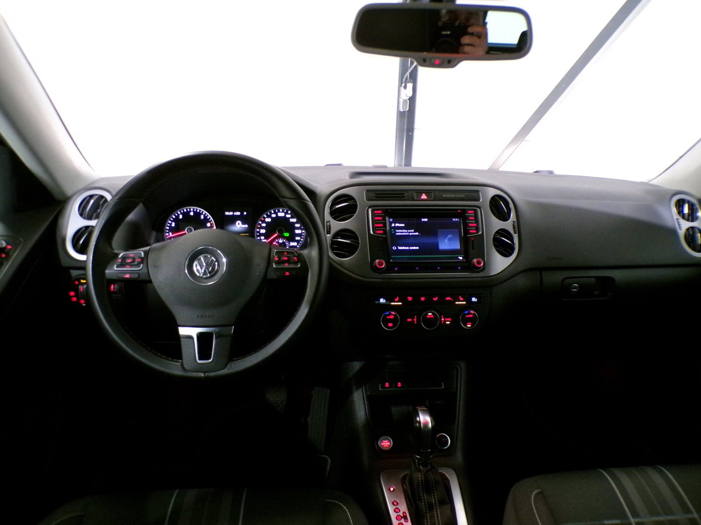 Volkswagen Tiguan 1.4 TSI 150PK R-Line Edition "Automaat" Apple-carplay Trekhaak Stoelverwarming Parkeersensoren Navigatie Keyless