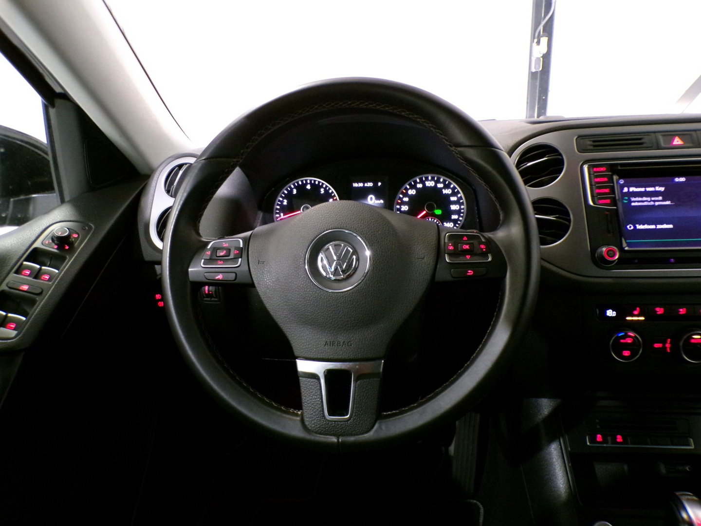 Volkswagen Tiguan 1.4 TSI 150PK R-Line Edition "Automaat" Apple-carplay Trekhaak Stoelverwarming Parkeersensoren Navigatie Keyless