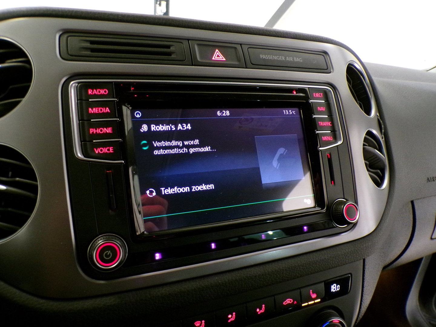 Volkswagen Tiguan 1.4 TSI 150PK R-Line Edition "Automaat" Apple-carplay Trekhaak Stoelverwarming Parkeersensoren Navigatie Keyless