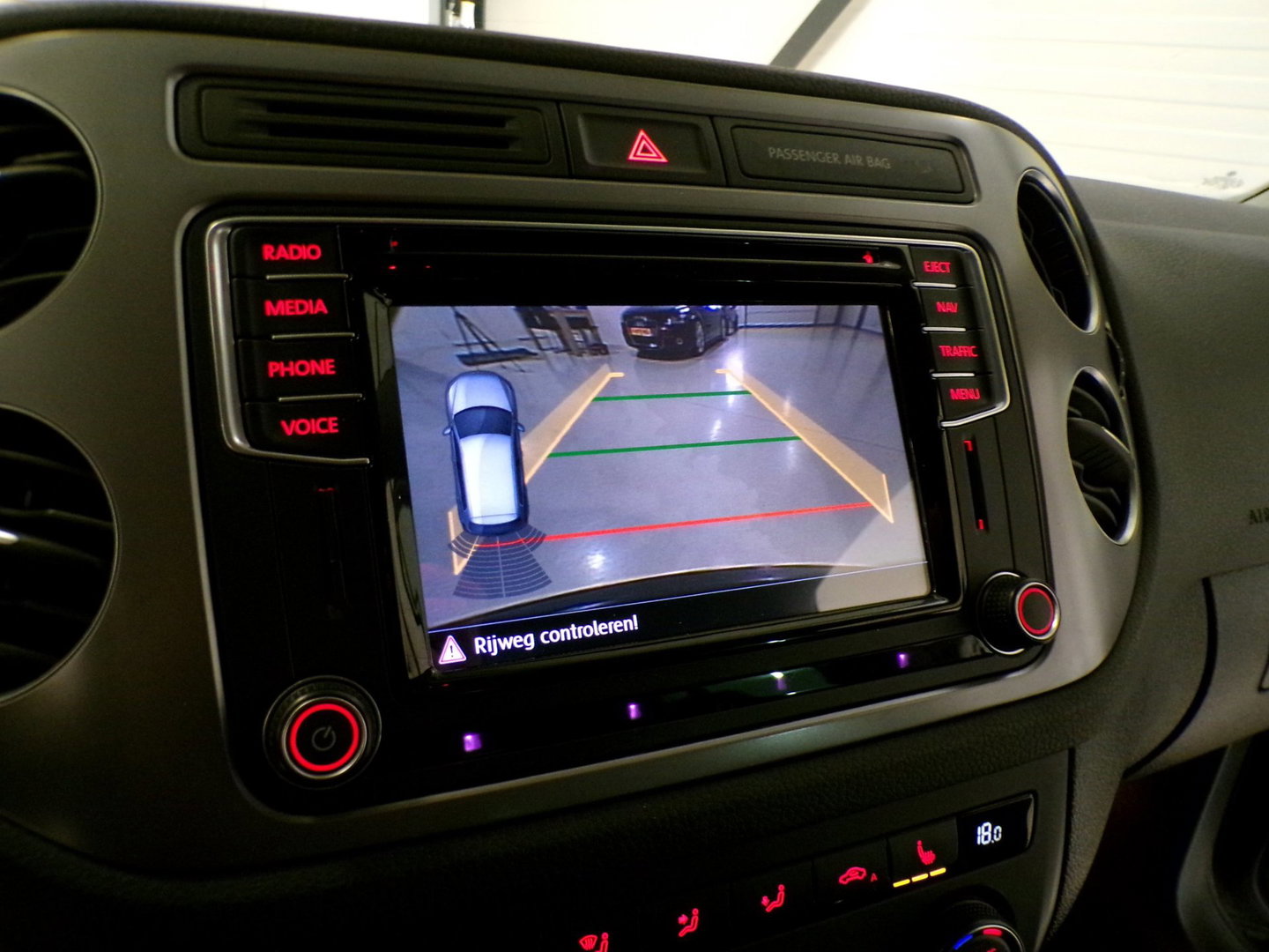 Volkswagen Tiguan 1.4 TSI 150PK R-Line Edition "Automaat" Apple-carplay Trekhaak Stoelverwarming Parkeersensoren Navigatie Keyless