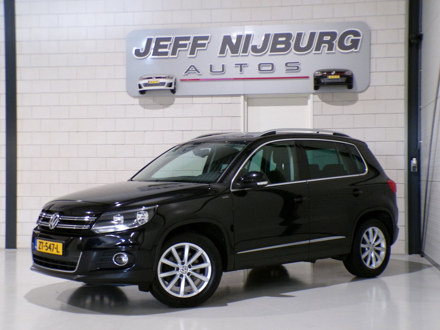 Volkswagen Tiguan 1.4 TSI 150PK R-Line Edition "Automaat" Apple-carplay Trekhaak Stoelverwarming Parkeersensoren Navigatie Keyless
