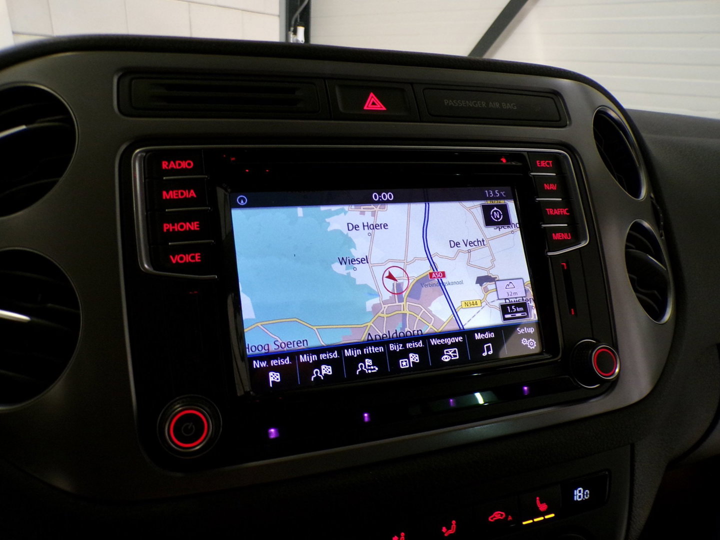 Volkswagen Tiguan 1.4 TSI 150PK R-Line Edition "Automaat" Apple-carplay Trekhaak Stoelverwarming Parkeersensoren Navigatie Keyless