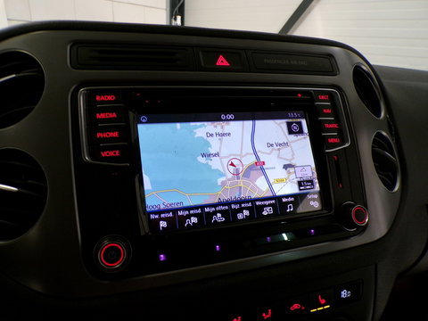 Volkswagen Tiguan 1.4 TSI 150PK R-Line Edition "Automaat" Apple-carplay Trekhaak Stoelverwarming Parkeersensoren Navigatie Keyless