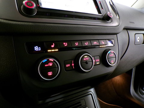 Volkswagen Tiguan 1.4 TSI 150PK R-Line Edition "Automaat" Apple-carplay Trekhaak Stoelverwarming Parkeersensoren Navigatie Keyless