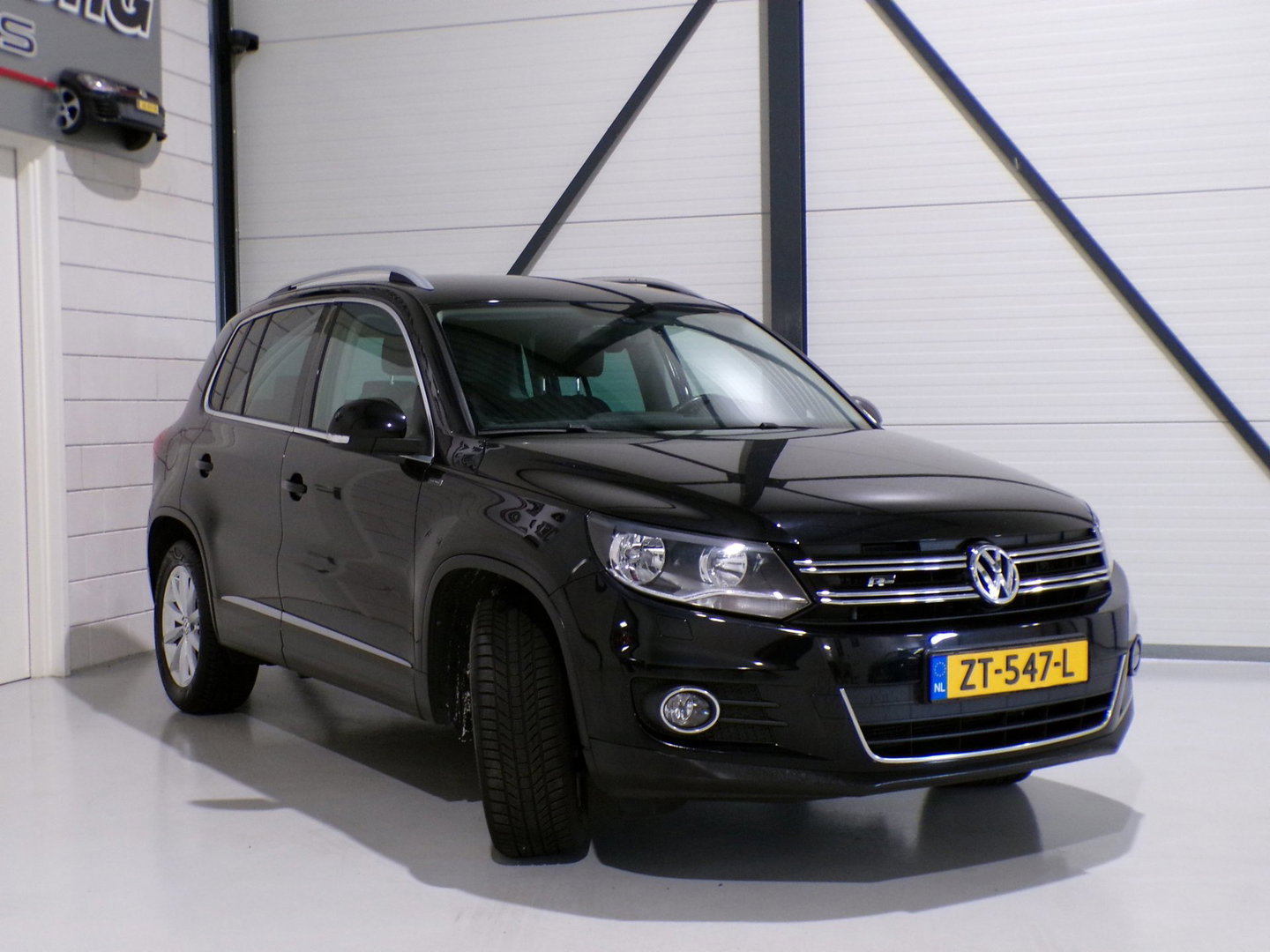 Volkswagen Tiguan 1.4 TSI 150PK R-Line Edition "Automaat" Apple-carplay Trekhaak Stoelverwarming Parkeersensoren Navigatie Keyless