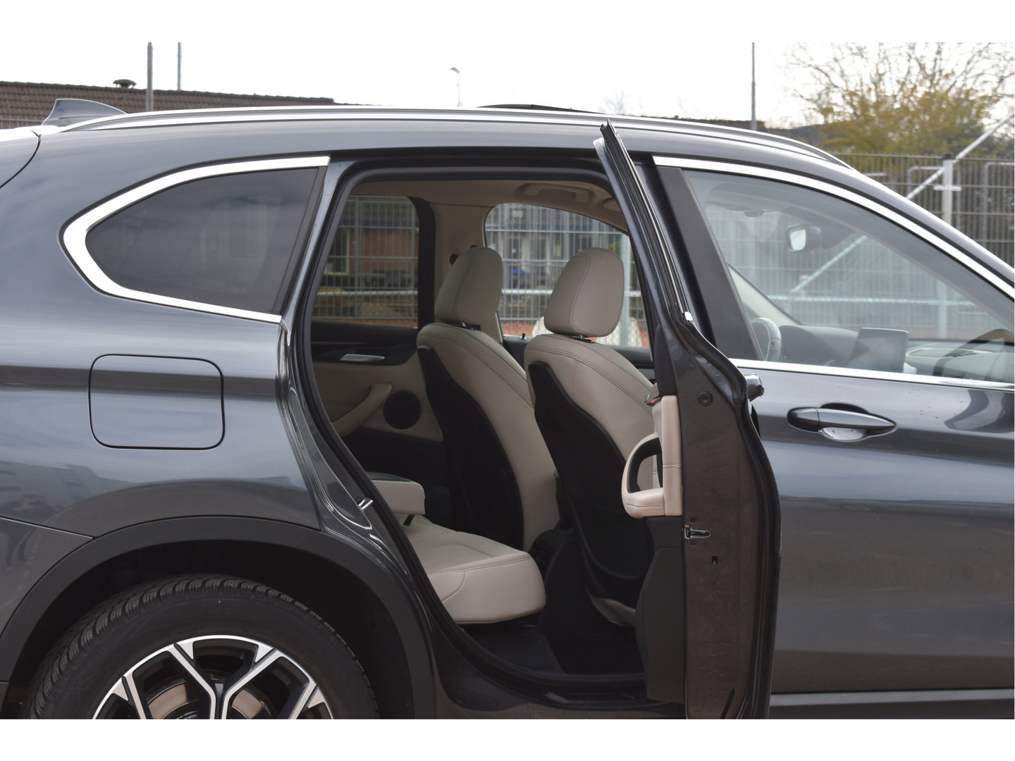 BMW X1 sDrive20i VDL Nedcar Edition 192 PK | NL-Auto | HUD | Pano.dak | DAB | Afn.trekhaak | Camera | Vol | Unieke km.stand