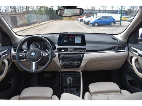 BMW X1 sDrive20i VDL Nedcar Edition 192 PK | NL-Auto | HUD | Pano.dak | DAB | Afn.trekhaak | Camera | Vol | Unieke km.stand