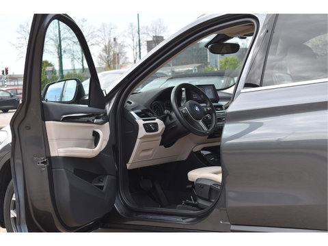 BMW X1 sDrive20i VDL Nedcar Edition 192 PK | NL-Auto | HUD | Pano.dak | DAB | Afn.trekhaak | Camera | Vol | Unieke km.stand