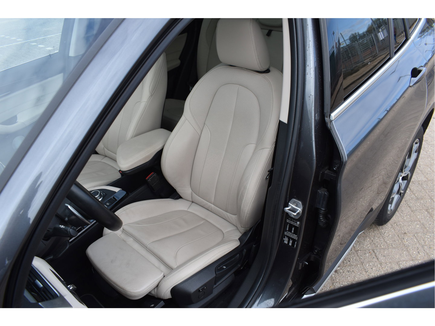 BMW X1 sDrive20i VDL Nedcar Edition 192 PK | NL-Auto | HUD | Pano.dak | DAB | Afn.trekhaak | Camera | Vol | Unieke km.stand