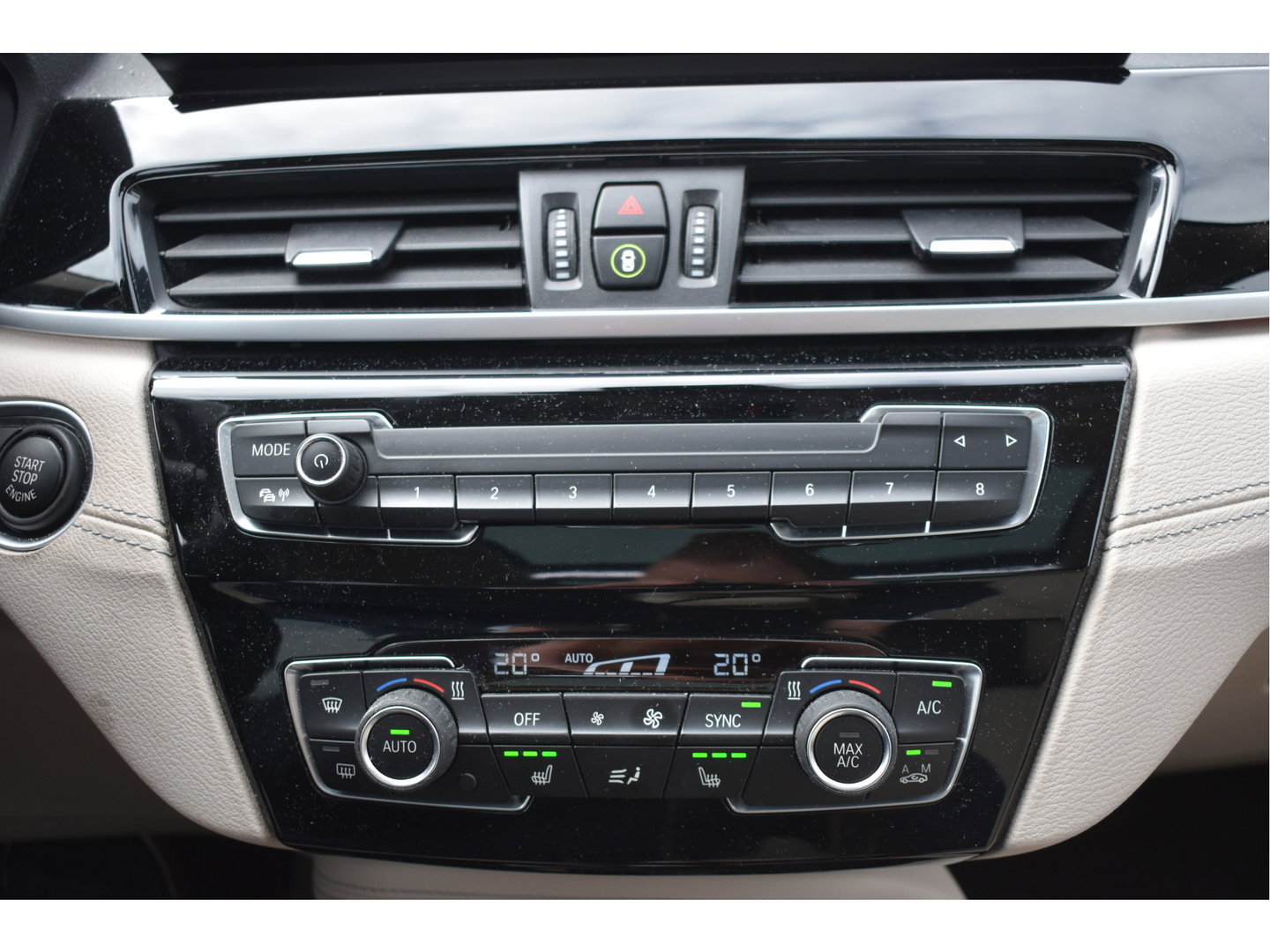 BMW X1 sDrive20i VDL Nedcar Edition 192 PK | NL-Auto | HUD | Pano.dak | DAB | Afn.trekhaak | Camera | Vol | Unieke km.stand