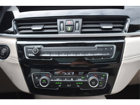 BMW X1 sDrive20i VDL Nedcar Edition 192 PK | NL-Auto | HUD | Pano.dak | DAB | Afn.trekhaak | Camera | Vol | Unieke km.stand