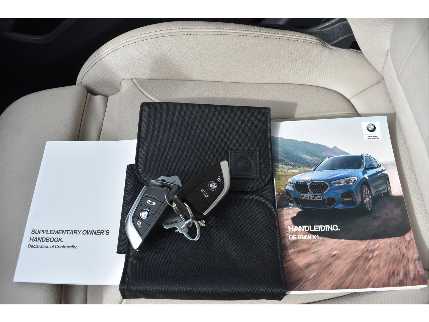 BMW X1 sDrive20i VDL Nedcar Edition 192 PK | NL-Auto | HUD | Pano.dak | DAB | Afn.trekhaak | Camera | Vol | Unieke km.stand