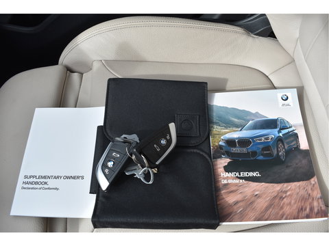 BMW X1 sDrive20i VDL Nedcar Edition 192 PK | NL-Auto | HUD | Pano.dak | DAB | Afn.trekhaak | Camera | Vol | Unieke km.stand
