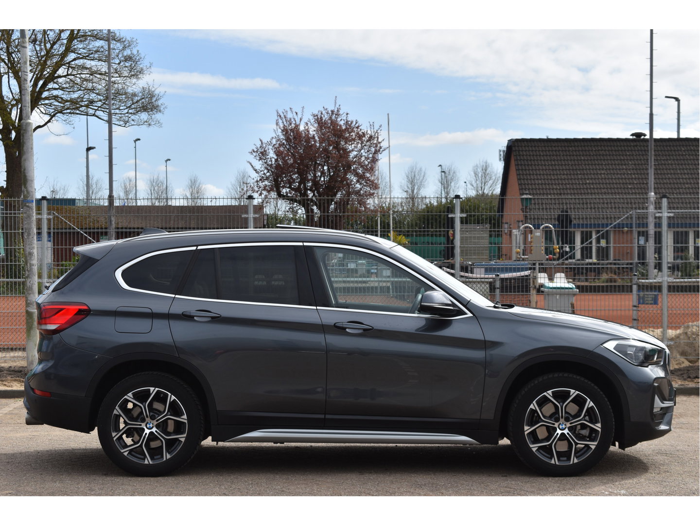 BMW X1 sDrive20i VDL Nedcar Edition 192 PK | NL-Auto | HUD | Pano.dak | DAB | Afn.trekhaak | Camera | Vol | Unieke km.stand