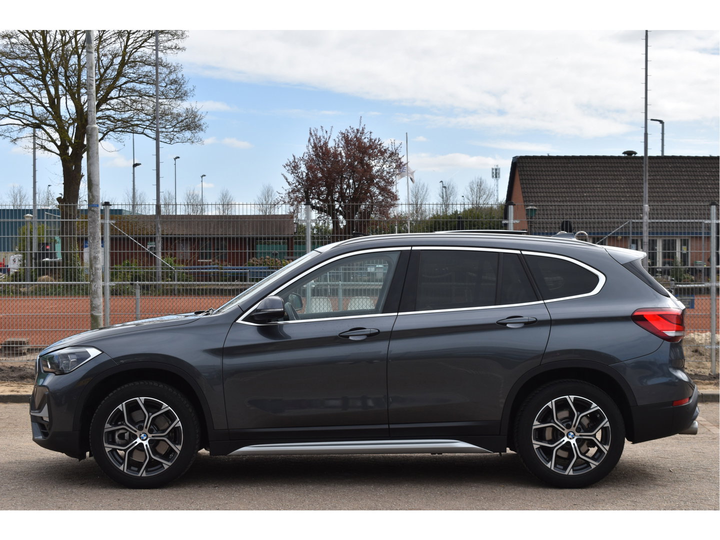 BMW X1 sDrive20i VDL Nedcar Edition 192 PK | NL-Auto | HUD | Pano.dak | DAB | Afn.trekhaak | Camera | Vol | Unieke km.stand