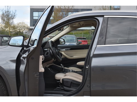 BMW X1 sDrive20i VDL Nedcar Edition 192 PK | NL-Auto | HUD | Pano.dak | DAB | Afn.trekhaak | Camera | Vol | Unieke km.stand
