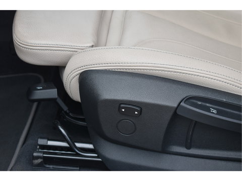 BMW X1 sDrive20i VDL Nedcar Edition 192 PK | NL-Auto | HUD | Pano.dak | DAB | Afn.trekhaak | Camera | Vol | Unieke km.stand