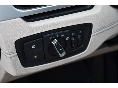 BMW X1 sDrive20i VDL Nedcar Edition 192 PK | NL-Auto | HUD | Pano.dak | DAB | Afn.trekhaak | Camera | Vol | Unieke km.stand