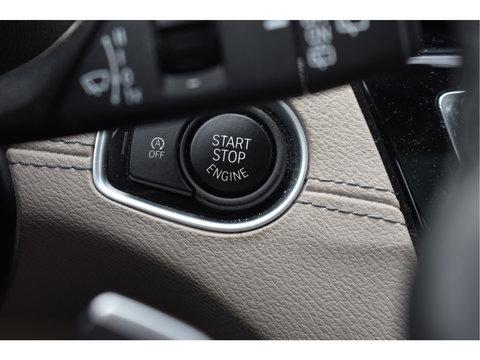 BMW X1 sDrive20i VDL Nedcar Edition 192 PK | NL-Auto | HUD | Pano.dak | DAB | Afn.trekhaak | Camera | Vol | Unieke km.stand