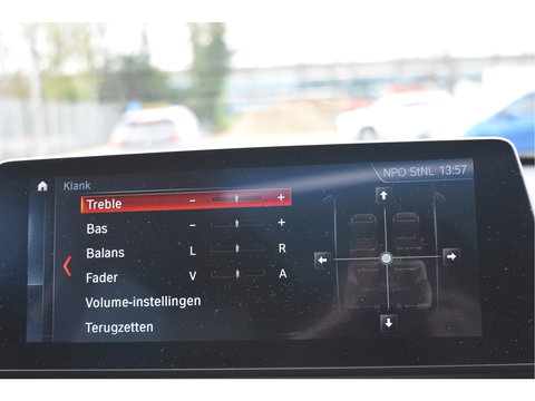 BMW X1 sDrive20i VDL Nedcar Edition 192 PK | NL-Auto | HUD | Pano.dak | DAB | Afn.trekhaak | Camera | Vol | Unieke km.stand