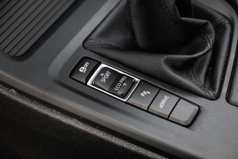 BMW X1 xDrive25e Executive CAMERA / CARPLAY / HEAD UP DISPLAY / LEDER / LED / CRUISE CONTROLE / STOELVERWARMING