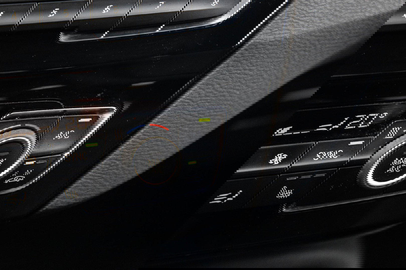 BMW X1 xDrive25e Executive CAMERA / CARPLAY / HEAD UP DISPLAY / LEDER / LED / CRUISE CONTROLE / STOELVERWARMING