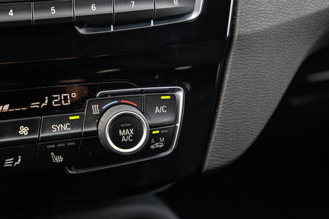 BMW X1 xDrive25e Executive CAMERA / CARPLAY / HEAD UP DISPLAY / LEDER / LED / CRUISE CONTROLE / STOELVERWARMING