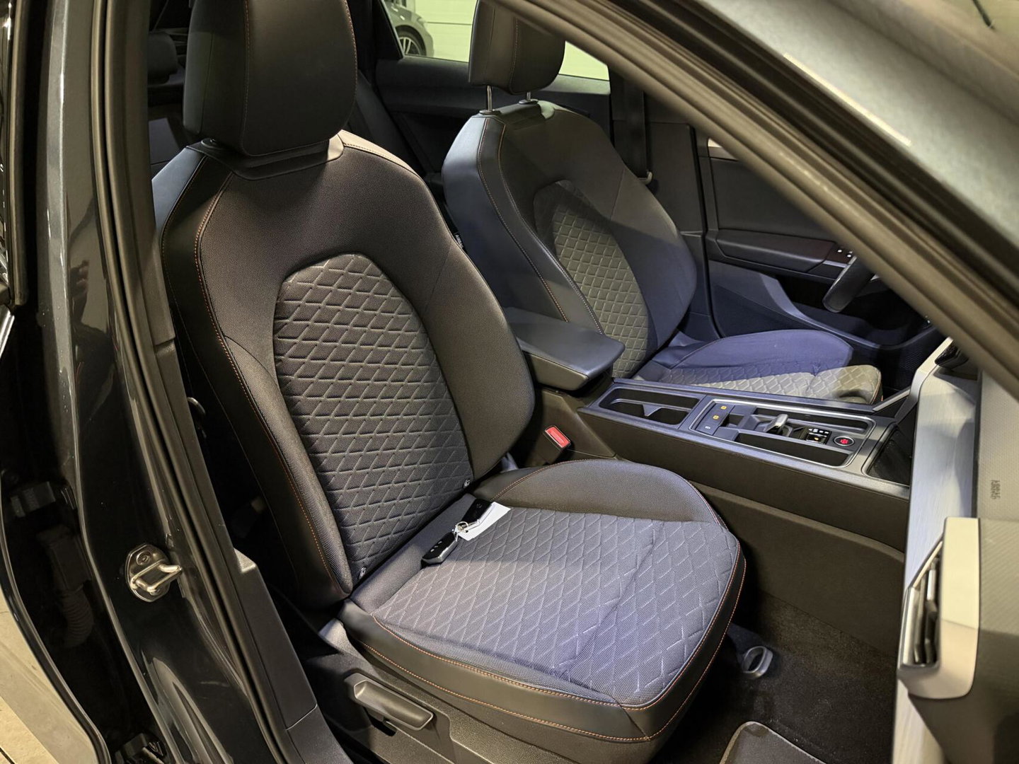 SEAT Leon Sportstourer Seat Leon 1.4 TSI eHybrid PHEV FR Pano Stoelverwarming Sfeer