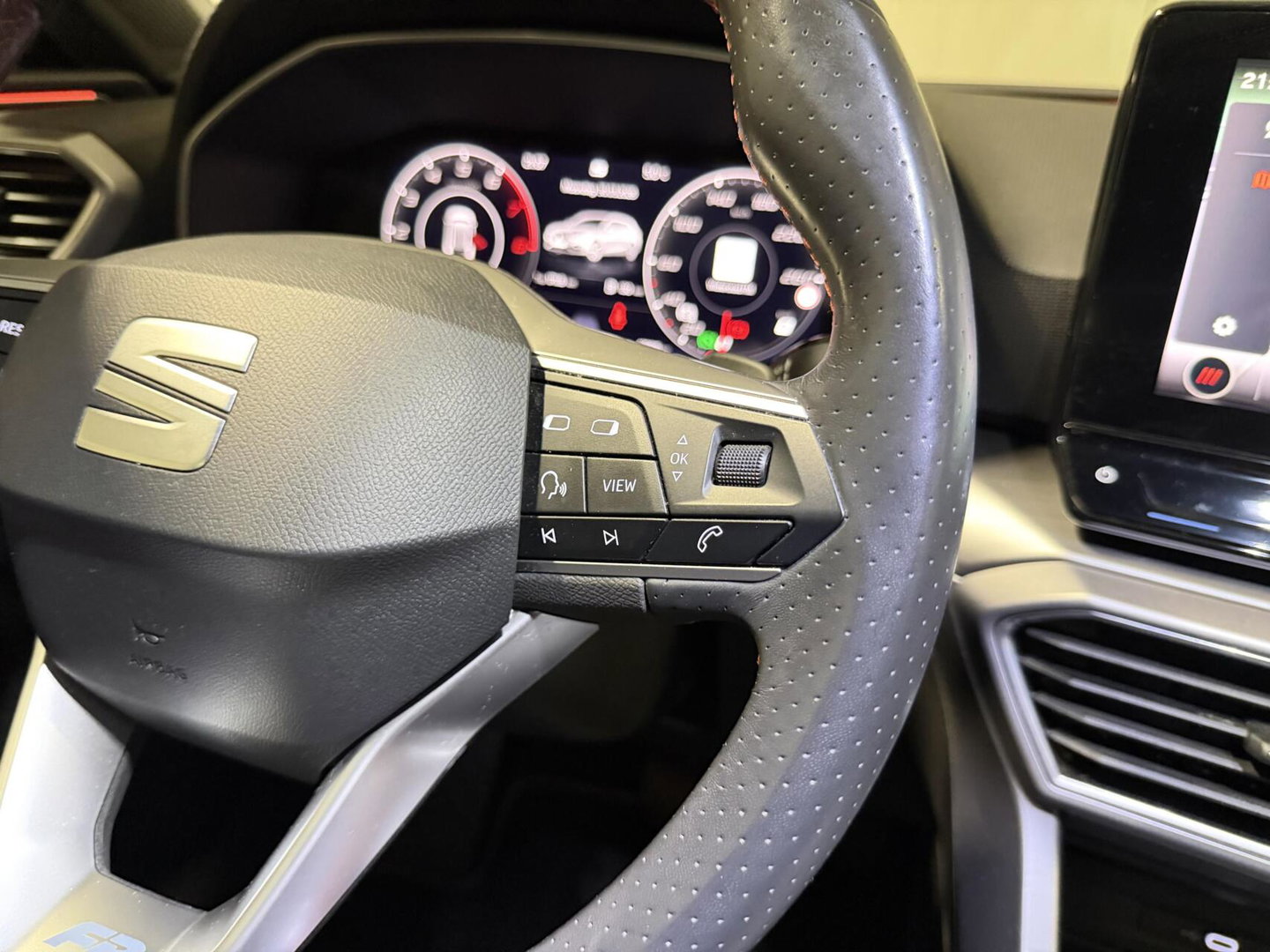 SEAT Leon Sportstourer Seat Leon 1.5 eTSI FR 150PK Virtual Sfeer Trekhaak Carplay