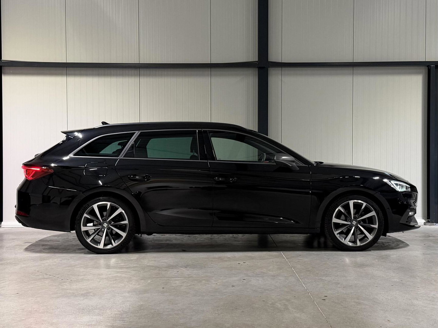 SEAT Leon Sportstourer Seat Leon 1.5 eTSI FR 150PK Virtual Sfeer Trekhaak Carplay