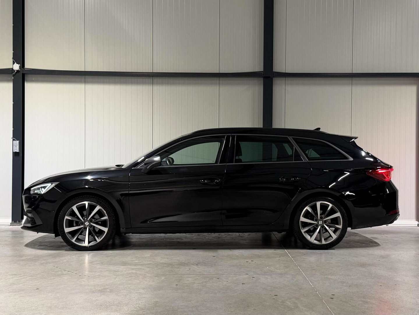 SEAT Leon Sportstourer Seat Leon 1.5 eTSI FR 150PK Virtual Sfeer Trekhaak Carplay